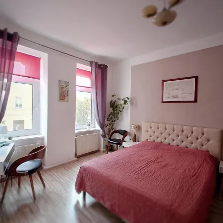 Flat In Neo Country Style Aus Gruenderzeit Bis 6 Person Leipzig