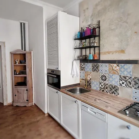 Flat In Neo Country Style Aus Gruenderzeit Bis 6 Person Appartement *