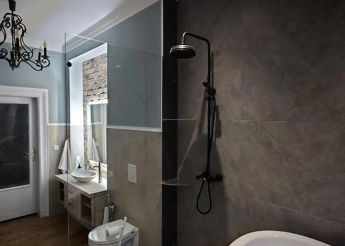 Flat In Neo Country Style Aus Gruenderzeit Bis 6 Person Λειψία