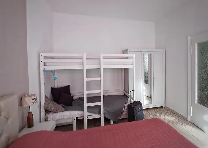 Flat In Neo Country Style Aus Gruenderzeit Bis 6 Person * Λειψία