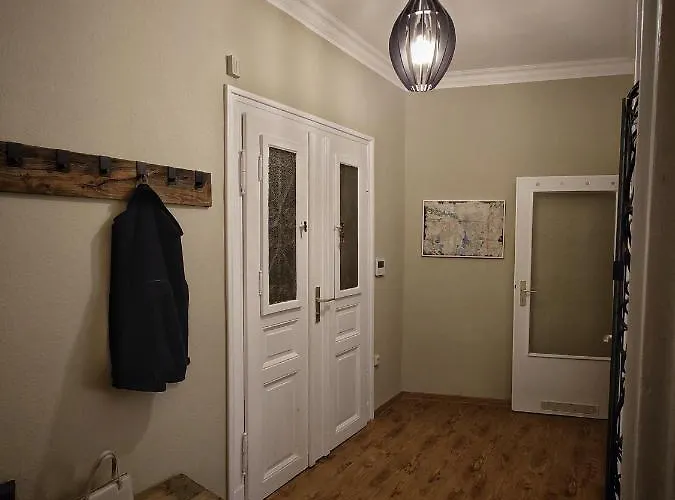Διαμέρισμα Flat In Neo Country Style Aus Gruenderzeit Bis 6 Person Λειψία
