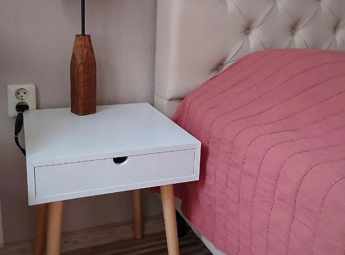 Flat In Neo Country Style Aus Gruenderzeit Bis 6 Person * Λειψία