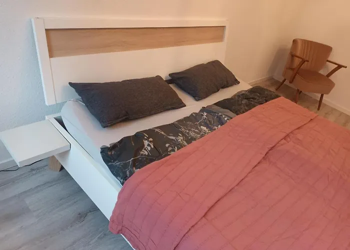 Διαμέρισμα Flat In Neo Country Style Aus Gruenderzeit Bis 6 Person Λειψία